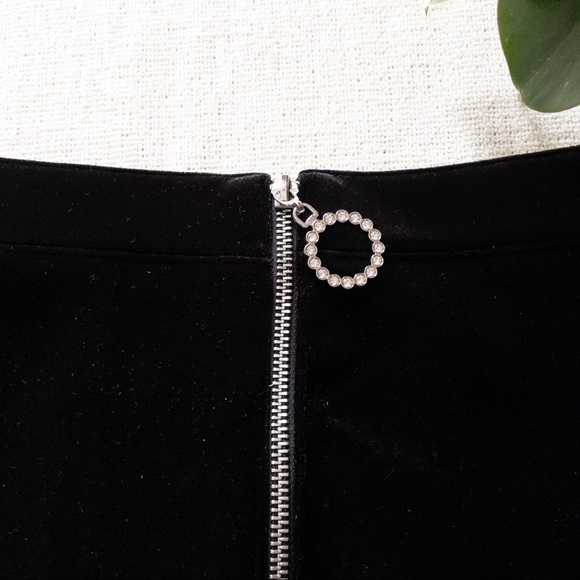 DYNAMITE BLCK FAUX VELVET SKIRT - Picture 2 of 4